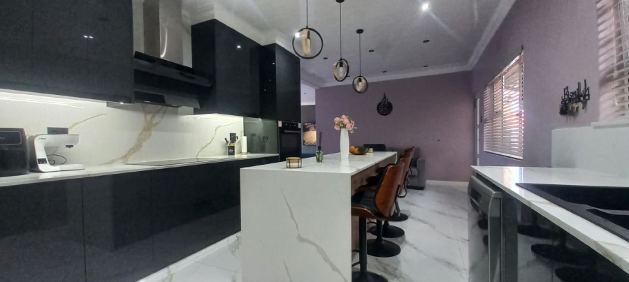 5 Bedroom Property for Sale in Belgravia Western Cape